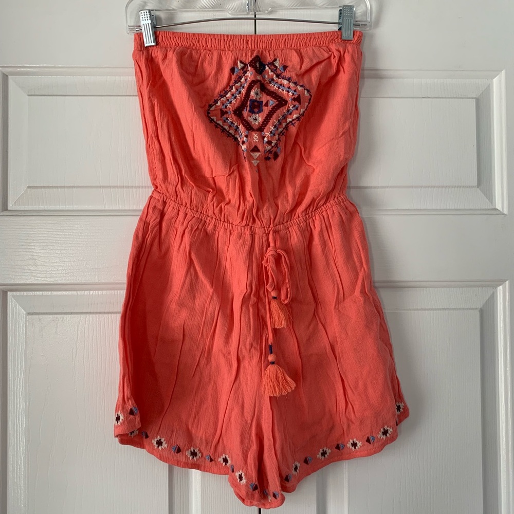 Hollister Strapless Peach Embroidered Romper NWT S